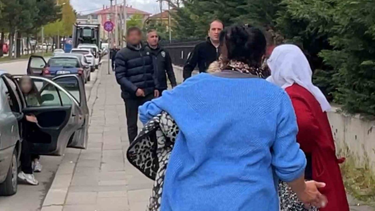 Tanığın verdiği ifadeyi beğenmeyen sanık yakınları hırsını kadın gazetecilerden çıkardı