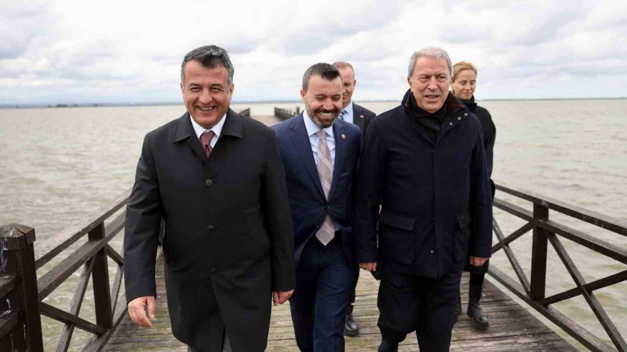 TBMM Milli Savunma Komisyonu Başkanı Akar, Kızılırmak Deltası Kuş Cenneti’ni gezdi