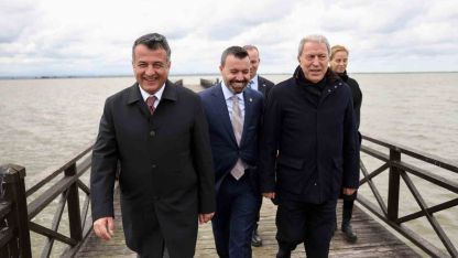 TBMM Milli Savunma Komisyonu Başkanı Akar, Kızılırmak Deltası Kuş Cenneti’ni gezdi