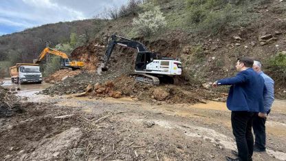 Tokat’ta sağanak sonrası taşkında köy yolu ulaşıma kapandı