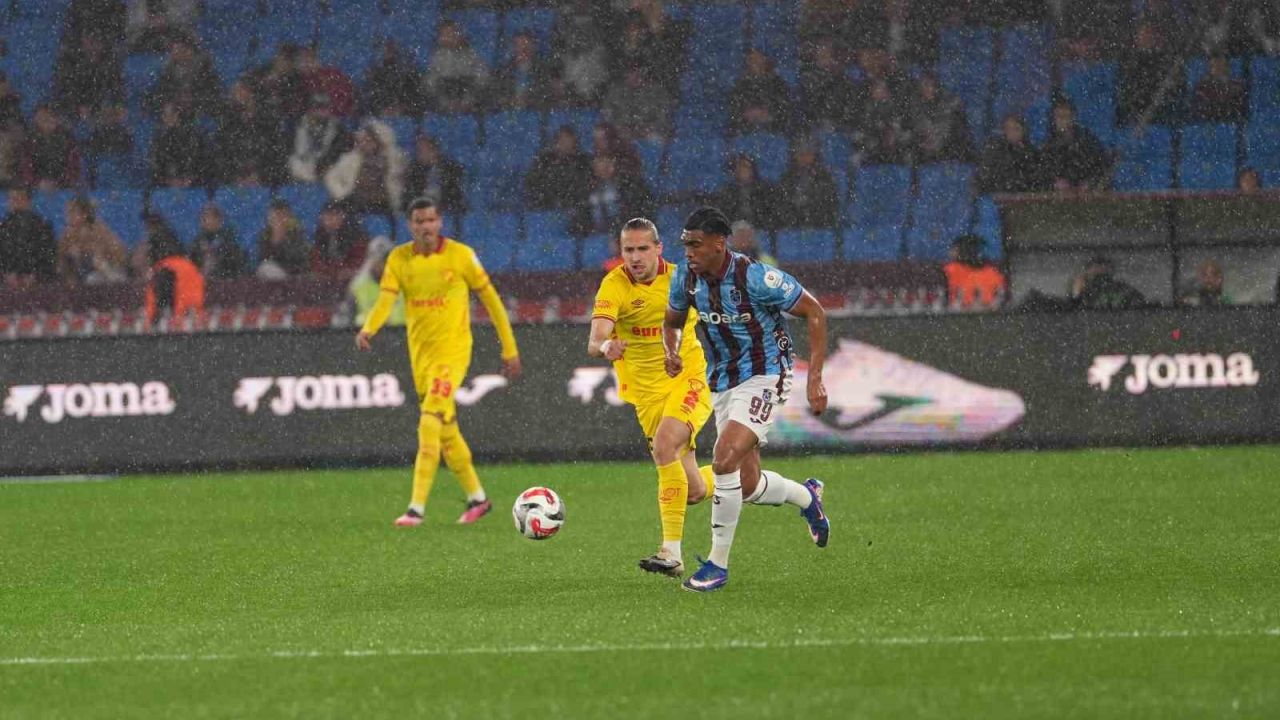 Trendyol Süper Lig: Trabzonspor: 0 - Göztepe: 1 (İlk yarı)