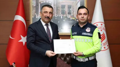 Vali Hacıbektaşoğlu’ndan trafik ekiplerine başarı belgesi
