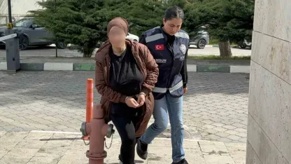 Yeğeninin altınlarını çalıp kendine otomobil alan teyze tutuklandı