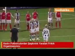 Kadın futbolculardan inanılmaz organize frikik golü! 